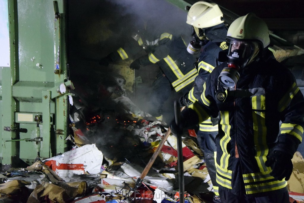 Feuer Papp Presscontainer Koeln Hoehenberg Bochumerstr P387.JPG - Miklos Laubert